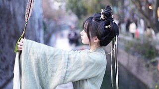 内向破碎文静小女生