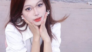 请衣服穿好