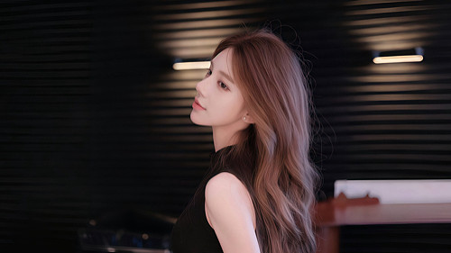 她偷偷关注了你