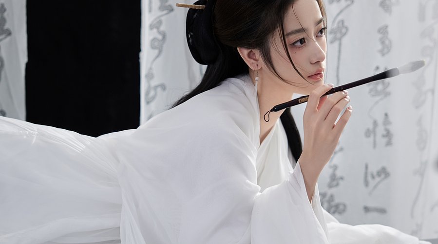 当地小有名气的美女！12700694