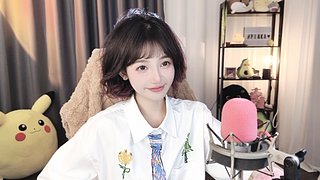 落魄短发笑眼妹斗鱼打工日记