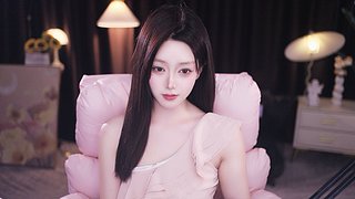 她一定比我成熟