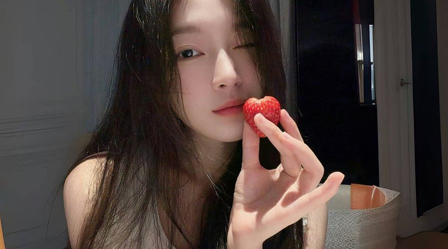 星霜荏苒，又逢新岁。执一盏清欢敬此年朝暮