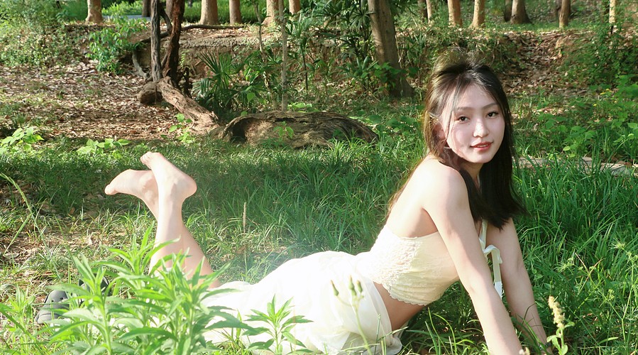 露露不爱笑的直播间